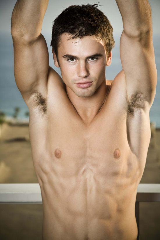 ท่าโพสเซ็กซี่ของหนุ่มเซ็กซี่