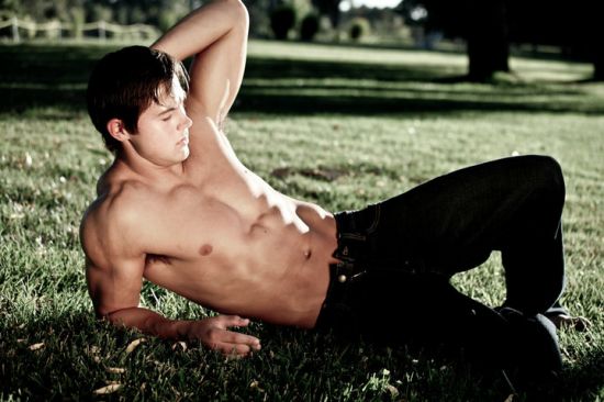 หน้าอกหนุ่มล่ำ