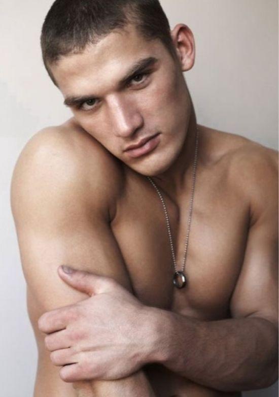 หน้าอกหนุ่มล่ำ