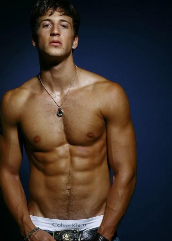 หน้าอกหนุ่มล่ำ