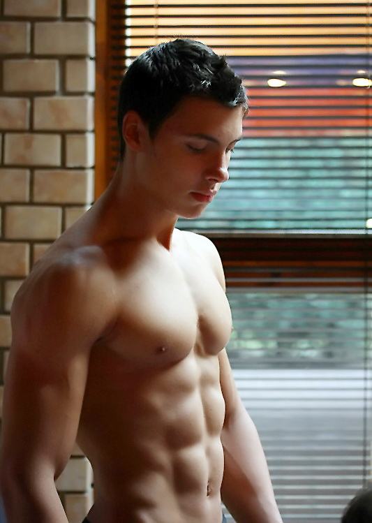 หน้าอกหนุ่มล่ำ