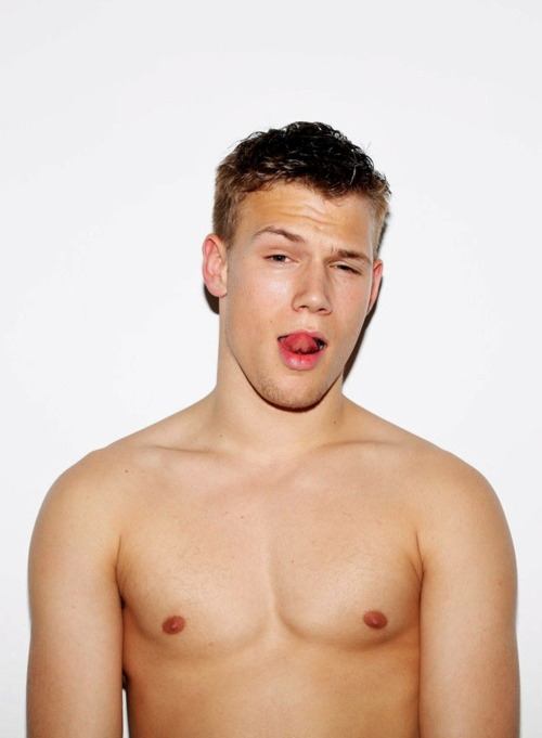 หน้าอกหนุ่มล่ำ