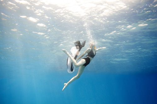 ไฮแฟชั่น โพสท่าใต้น้ำทะเล