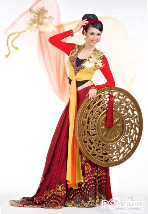 ชุดประจำชาติ vietnam ใน miss universe2011