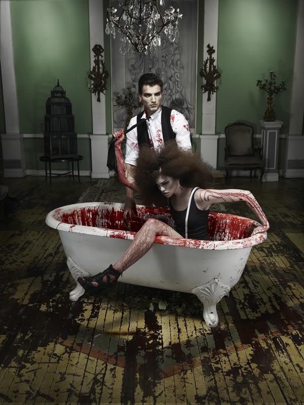 ไฮแฟชั่น แวมไพร์สาว ในอ่างที่เต็มไปด้วยเลือด