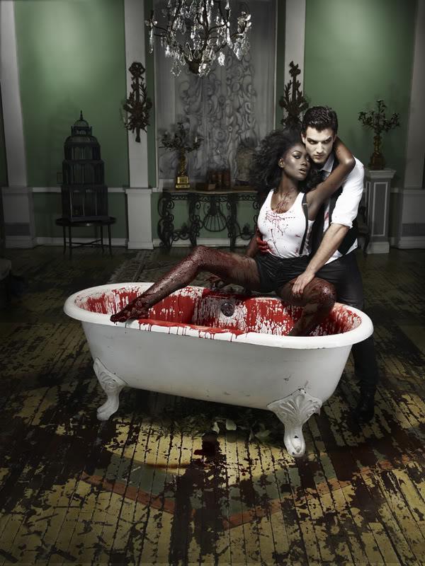 ไฮแฟชั่น แวมไพร์สาว ในอ่างที่เต็มไปด้วยเลือด