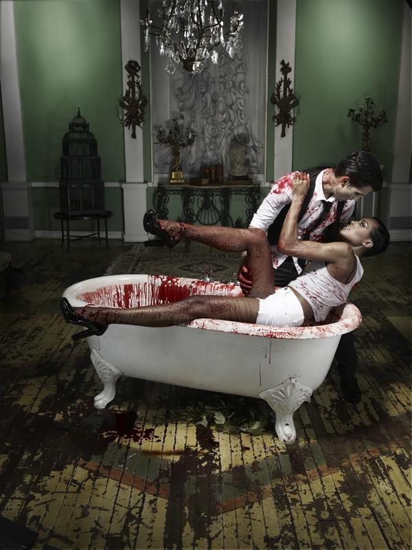 ไฮแฟชั่น แวมไพร์สาว ในอ่างที่เต็มไปด้วยเลือด