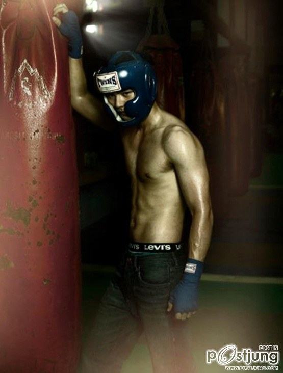 ศรีริต้า & สี่หนุ่มลีวายส์ @ VOLUME vol. 7 no. 151 August 2011