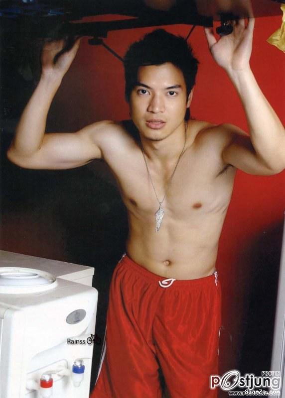 หนุ่มหล่อ หุ่นดี