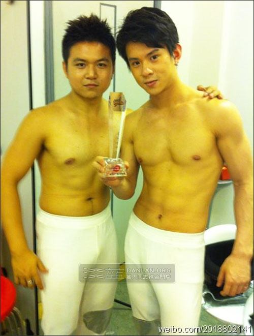 เซ็็็็กซี่ได้ใจกับตี๋หล่อหน้าท้องสวย