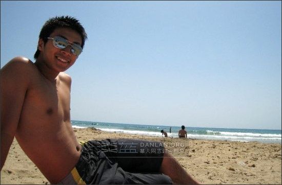 อาบแดดชายทะเลกับอาตี๋