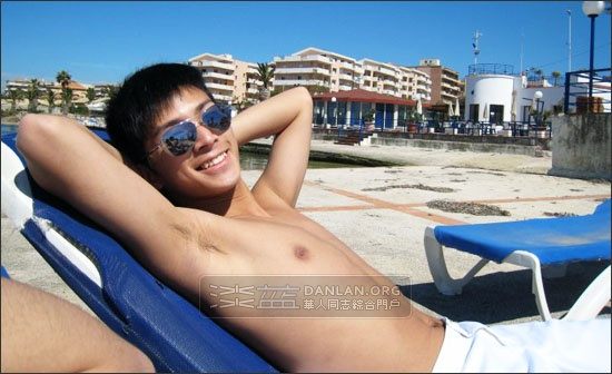 อาบแดดชายทะเลกับอาตี๋