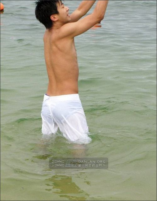 อาบแดดชายทะเลกับอาตี๋