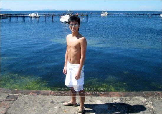 อาบแดดชายทะเลกับอาตี๋