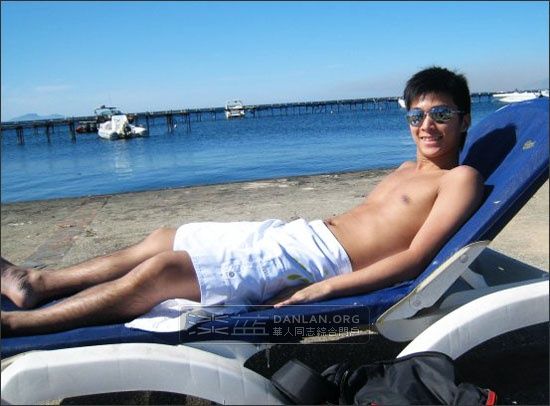 อาบแดดชายทะเลกับอาตี๋