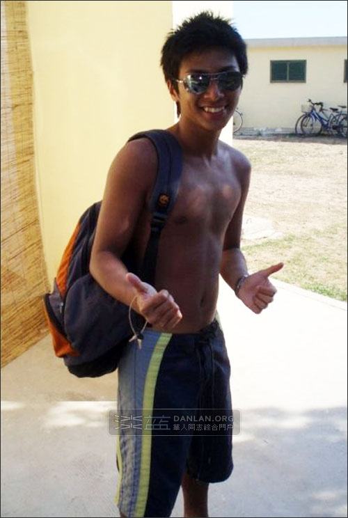 อาบแดดชายทะเลกับอาตี๋