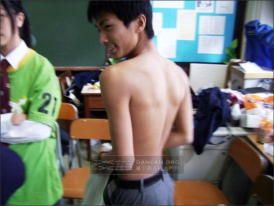 อาบแดดชายทะเลกับอาตี๋