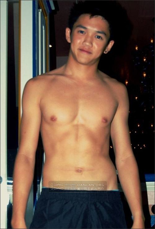 ตี๋๋๋๋๋หล่อล่ำยิ้มน่ารัก