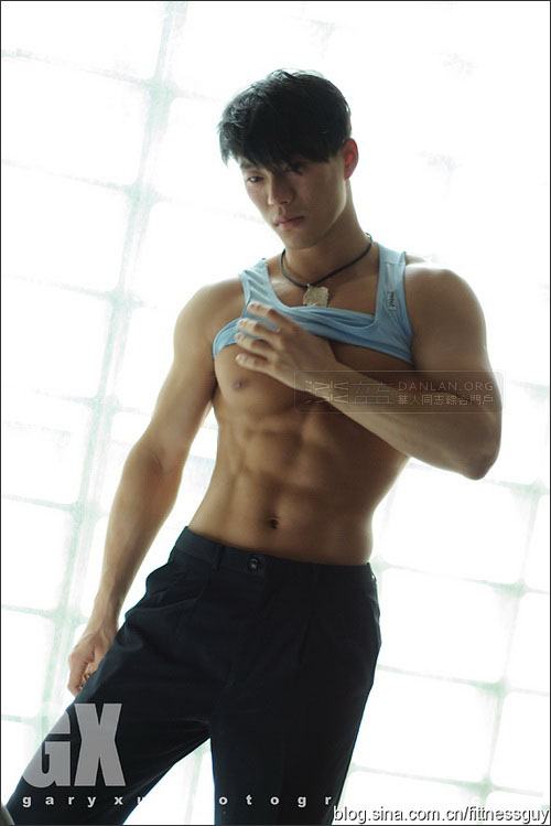 เสนอตี๋หล่อเข้ม