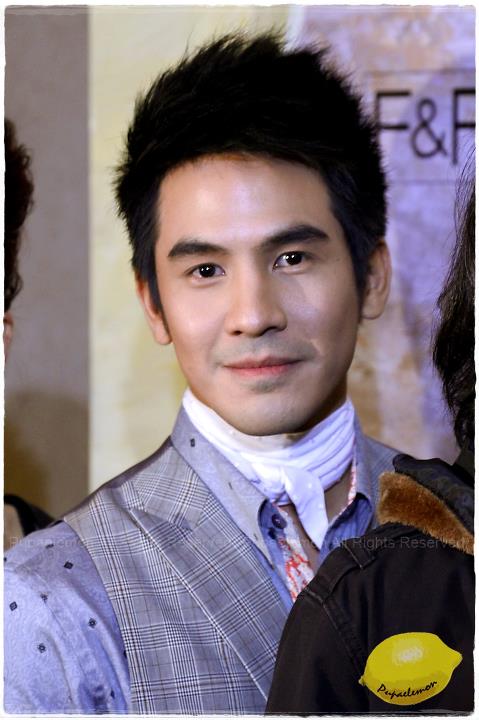 โป๊ป-ธนวรรธน์  เดินแบบงาน F&F Fashion Show Autumn-Winter 2011