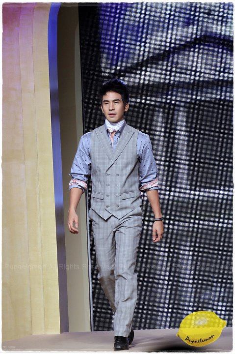โป๊ป-ธนวรรธน์  เดินแบบงาน F&F Fashion Show Autumn-Winter 2011