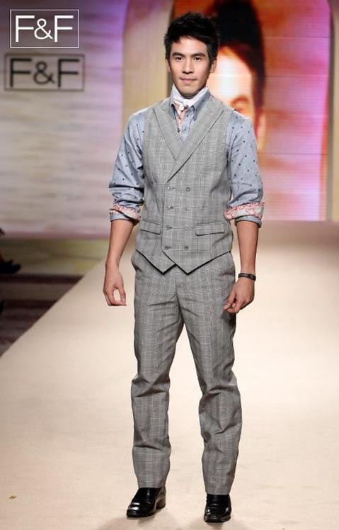 โป๊ป-ธนวรรธน์  เดินแบบงาน F&F Fashion Show Autumn-Winter 2011