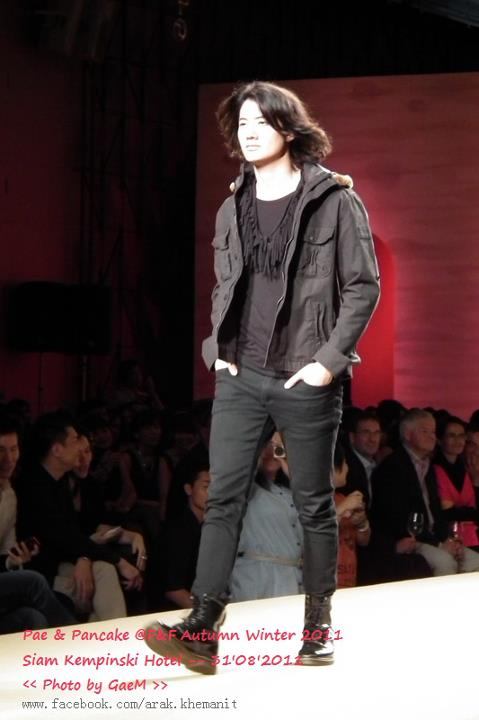 เป้-อารักษ์ & แพนเค้ก @ งานF&F Fashion Show Autumn-Winter 2011