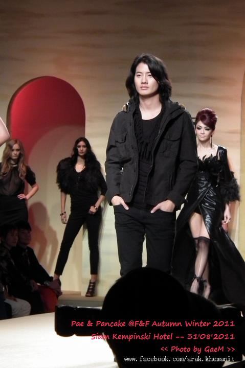 เป้-อารักษ์ & แพนเค้ก @ งานF&F Fashion Show Autumn-Winter 2011