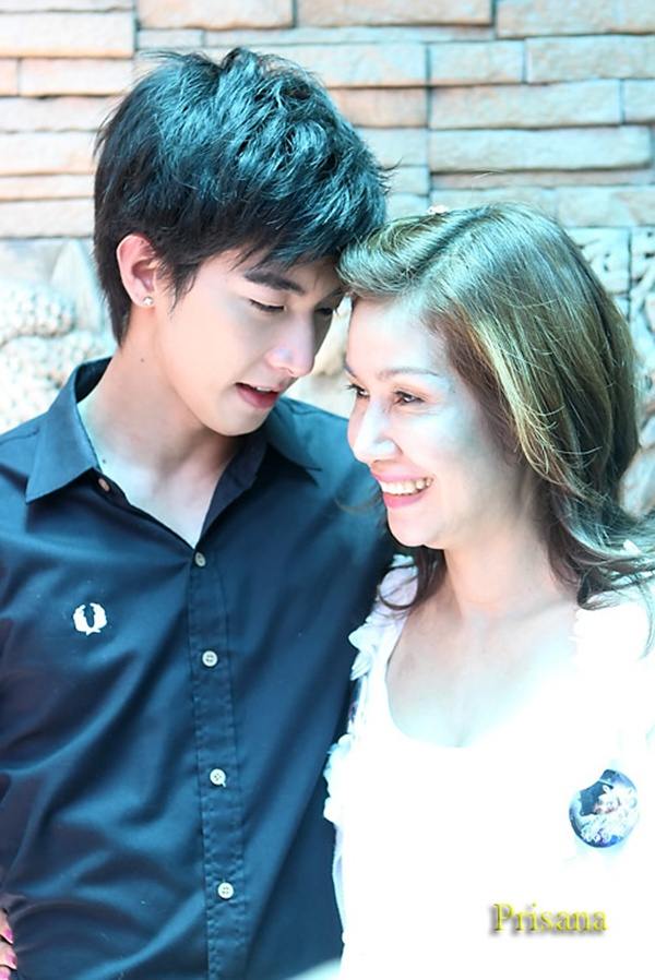 โตโน่ & แฟนคลับ ทำบุญวันเกิด ณ. บ้านราชาวดี