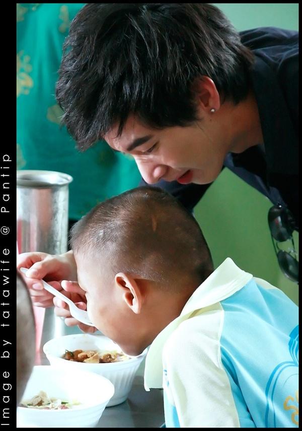 โตโน่ & แฟนคลับ ทำบุญวันเกิด ณ. บ้านราชาวดี