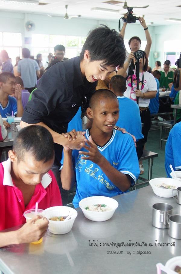 โตโน่ & แฟนคลับ ทำบุญวันเกิด ณ. บ้านราชาวดี