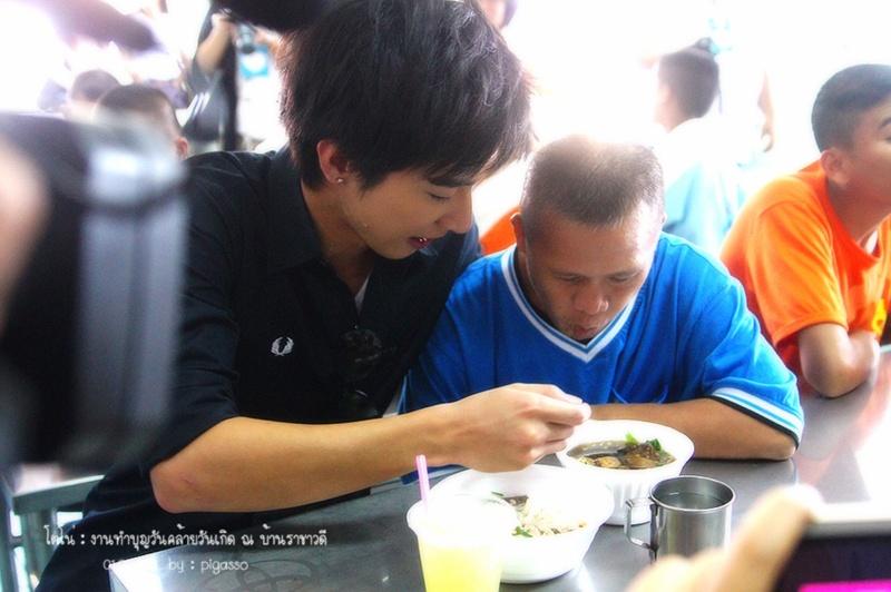 โตโน่ & แฟนคลับ ทำบุญวันเกิด ณ. บ้านราชาวดี