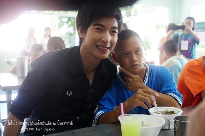โตโน่ & แฟนคลับ ทำบุญวันเกิด ณ. บ้านราชาวดี