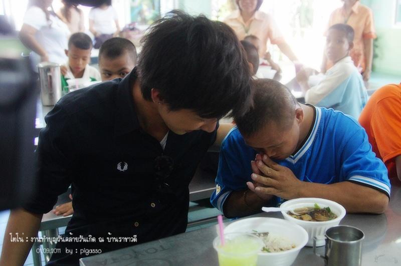 โตโน่ & แฟนคลับ ทำบุญวันเกิด ณ. บ้านราชาวดี