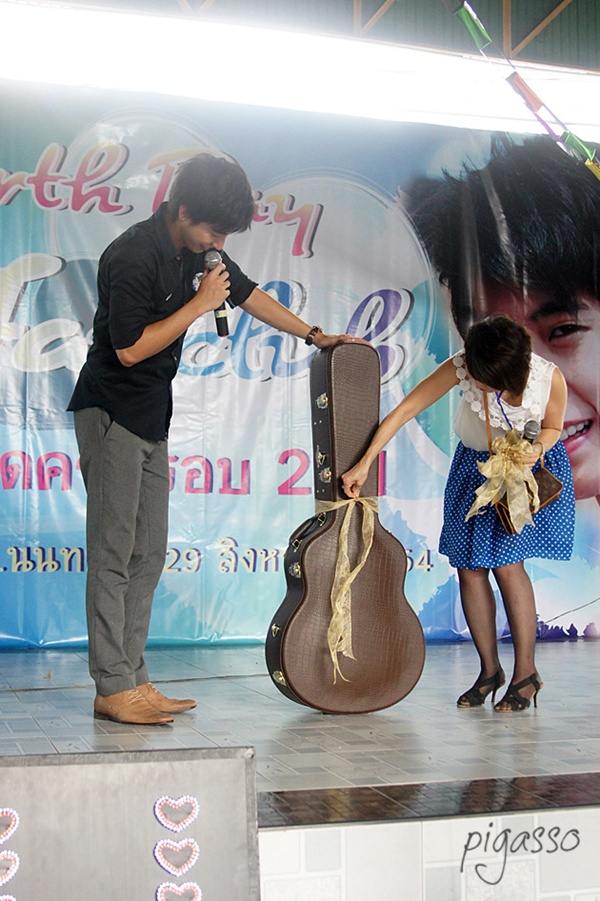 โตโน่ & แฟนคลับ ทำบุญวันเกิด ณ. บ้านราชาวดี