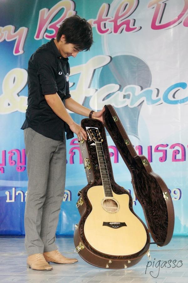 โตโน่ & แฟนคลับ ทำบุญวันเกิด ณ. บ้านราชาวดี