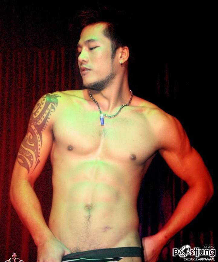 เดินแบบโอ้วววอีสสส