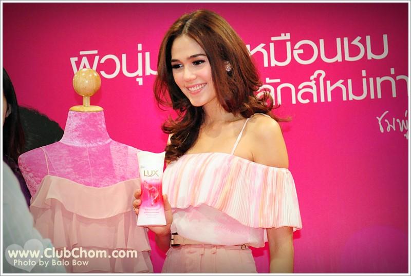 ชมพู่ อารยา มาเปิดตัวLUX @แม็คโครบางบอน