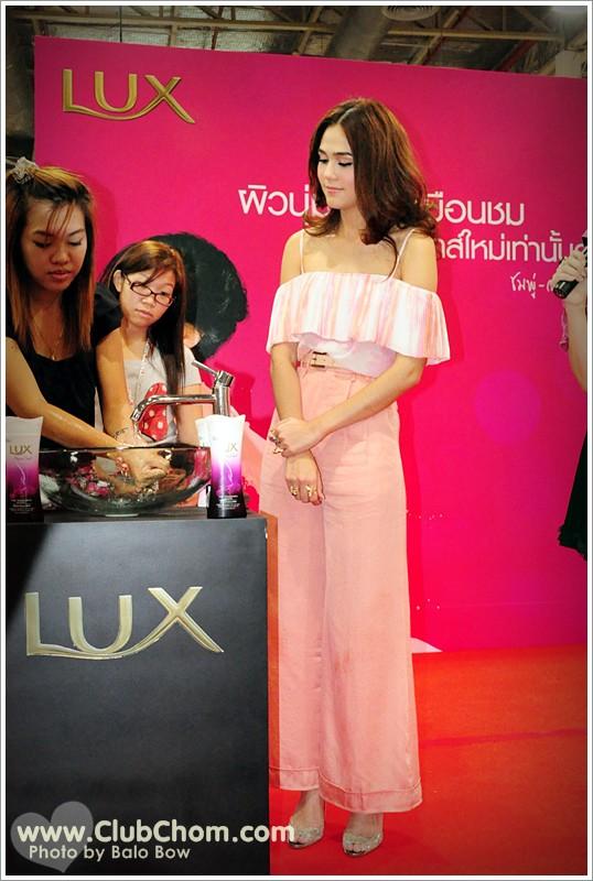 ชมพู่ อารยา มาเปิดตัวLUX @แม็คโครบางบอน