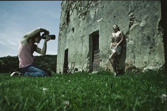 นางแบบสาว เคท มอสส์ เปลือยกายถ่ายปฏิทินนู้ดปี 2012