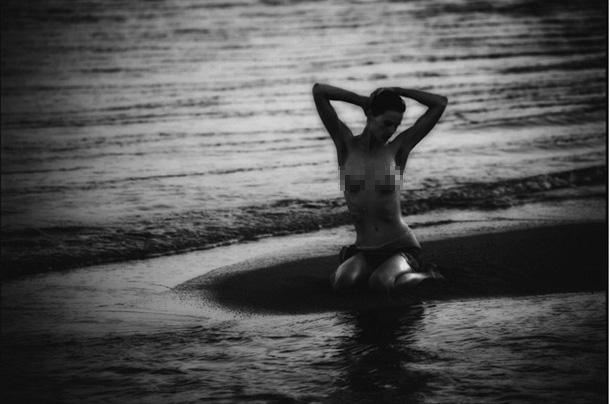 นางแบบสาว เคท มอสส์ เปลือยกายถ่ายปฏิทินนู้ดปี 2012