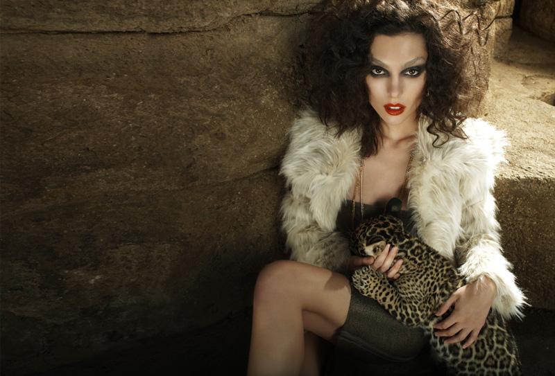 ไฮแฟชั่น โพสท่า กับ ลูกเสือดาว