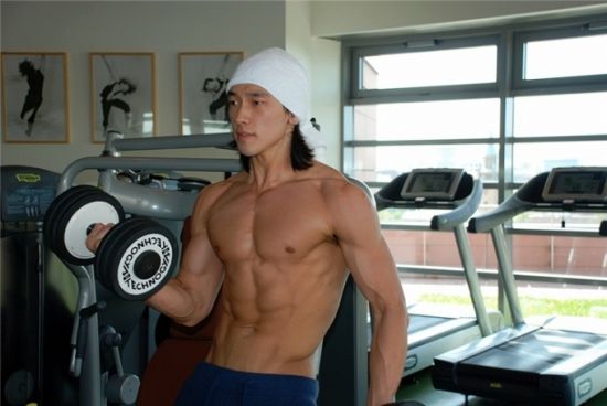 ออกกำลังกายกับหนุ่มเซ็กซี่