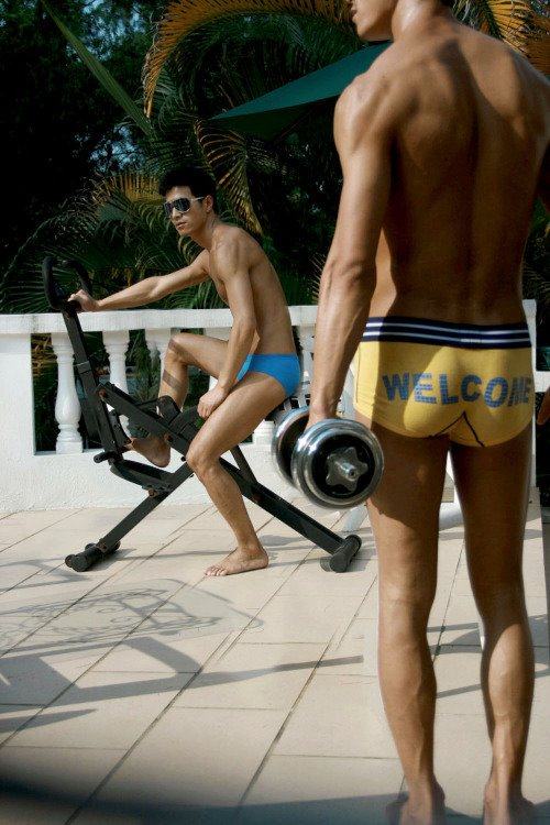 ออกกำลังกายกับหนุ่มเซ็กซี่