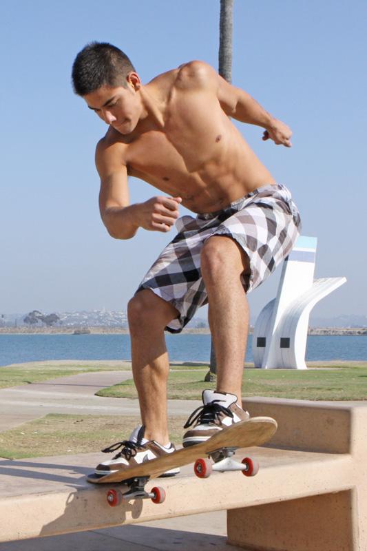 surfers, skaters & skiers กีฬาไหนเร้าใจคุณ