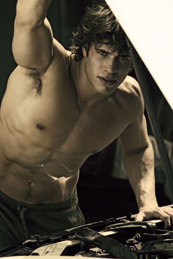 ช่างเครื่องคนสวนกรรมกรแข่งกันเซ็กซี่