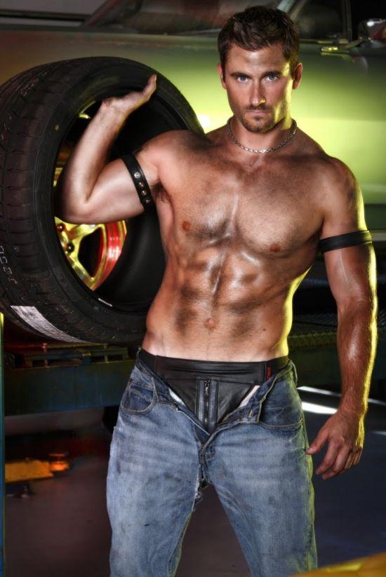 ช่างเครื่องคนสวนกรรมกรแข่งกันเซ็กซี่