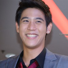 กรี๊ด พอร์ช กรี๊ด หล่ออะ กรี๊ด หล่อที่สุด เดีนแบบ @ ROBINSON