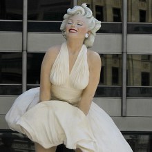 รูปปั้น มาริลีน มอนโร ขนาด26 ฟุต ในเมืองชิคาโก สหรัฐอเมริกา
