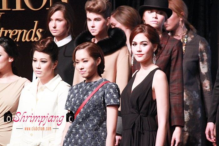 ชมพู่ อารยา ในงานแฟชั่นโชว์ World Fashion & Luxury trends Autumn/Winter 2011